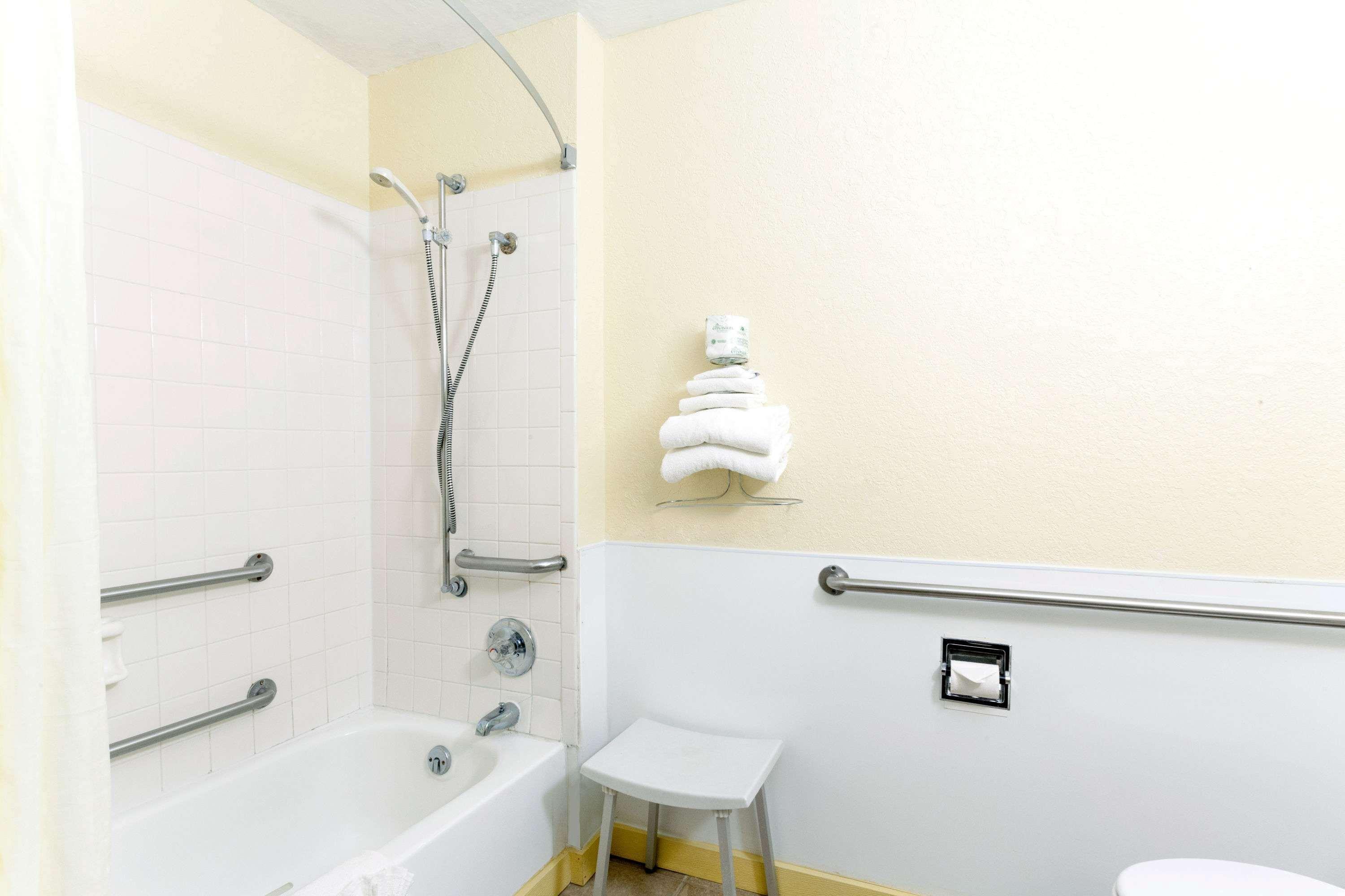 Motel Super 8 By Wyndham Bath Hammondsport Area Exterior foto